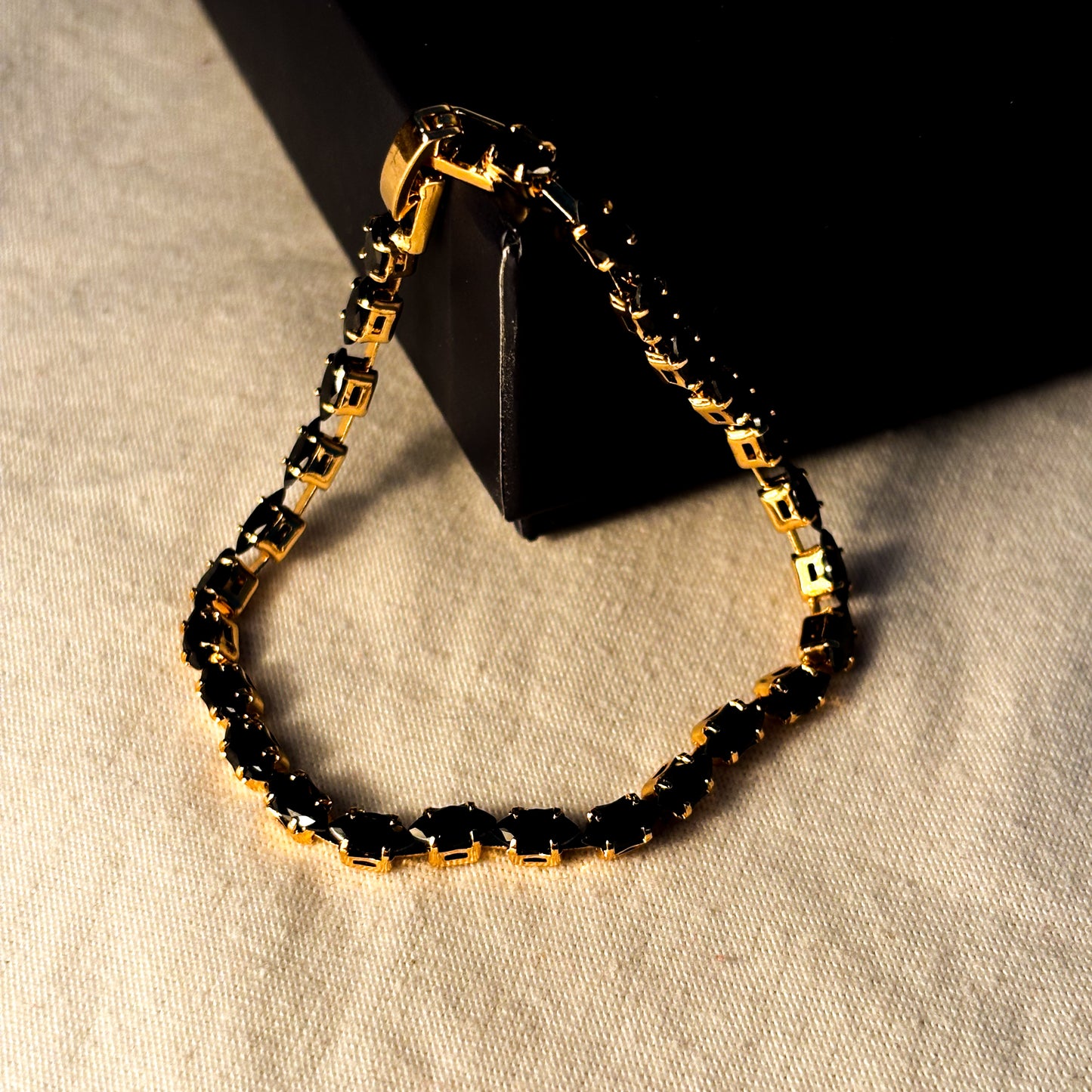 MINIMAL GOLD & BLACK BRACELET