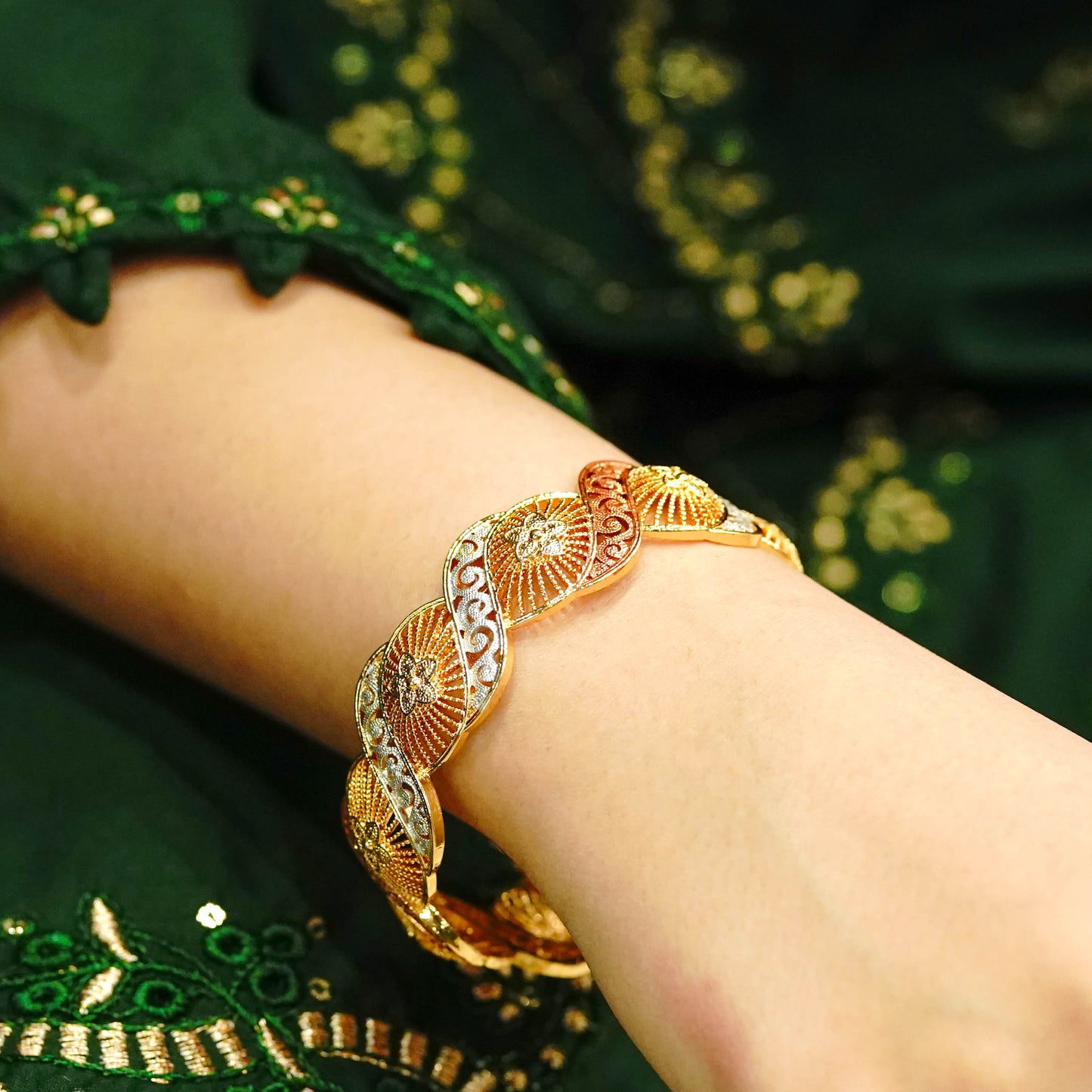 RADIANT GOLDEN BRACELET
